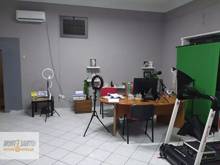 Immagine 8 di Palazzo in vendita  a Giugliano In Campania