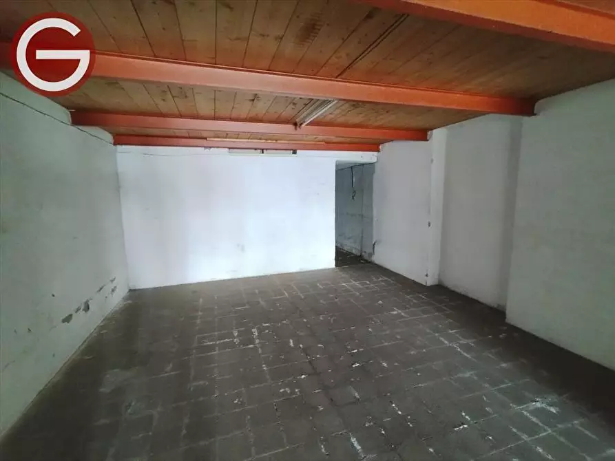 Immagine 2 di Locale commerciale in vendita  a Taurianova