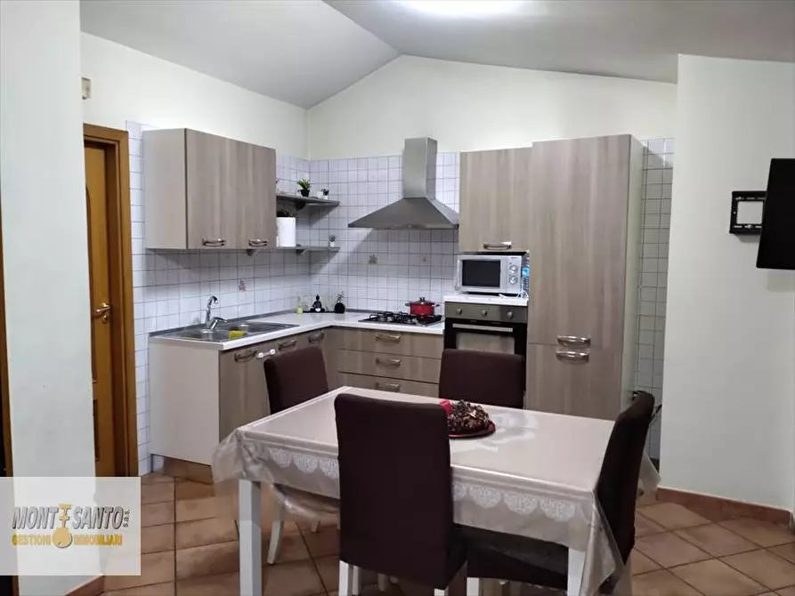 Immagine 5 di Palazzo in vendita  a Giugliano In Campania