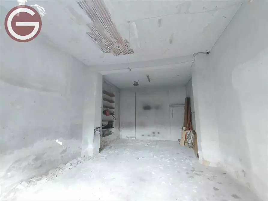 Immagine 10 di Locale commerciale in vendita  a Taurianova