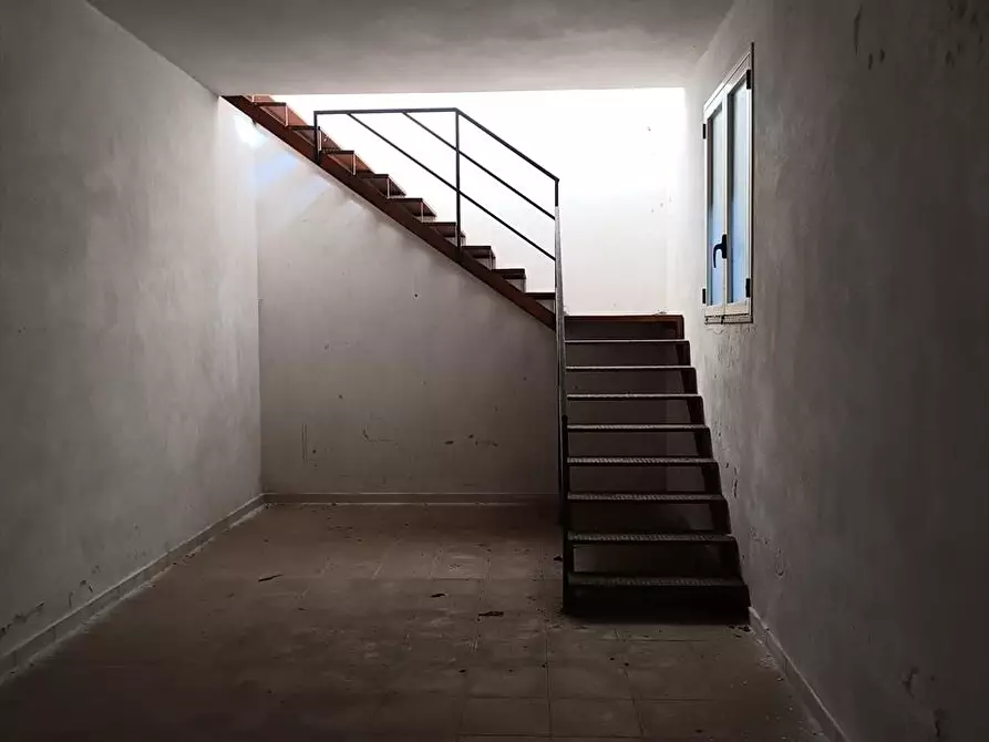 Immagine 10 di Locale commerciale in vendita  a Taurianova