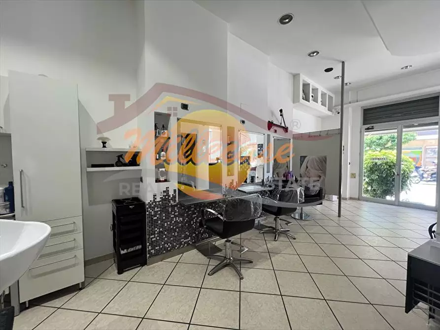 Immagine 28 di Locale commerciale in vendita  in viale tica a Siracusa