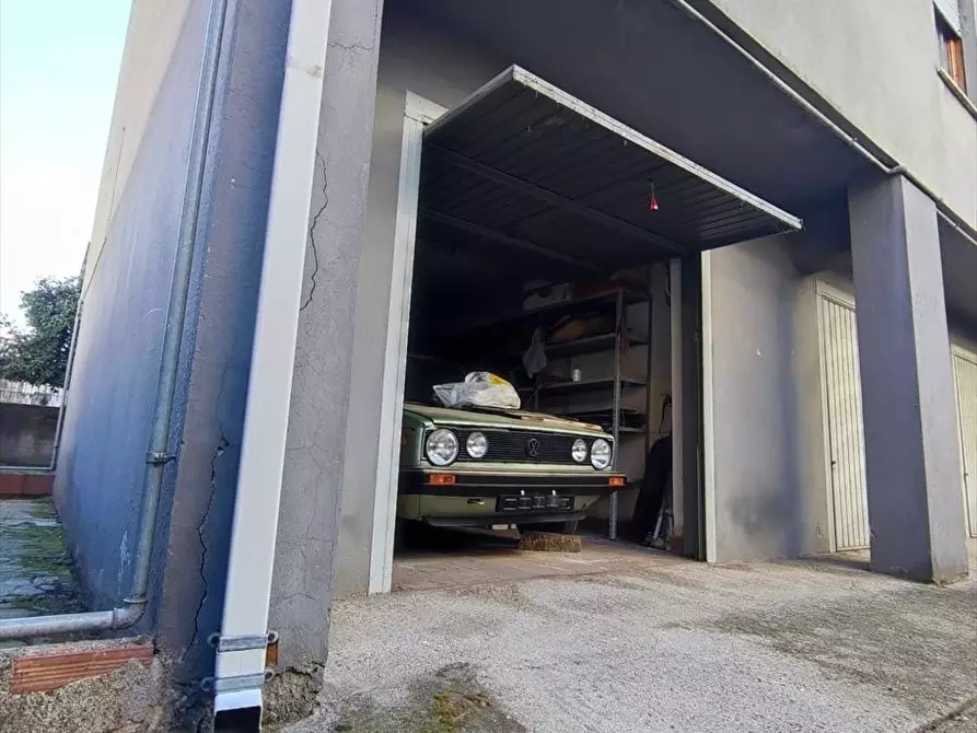 Immagine 4 di Garage in vendita  a Taurianova