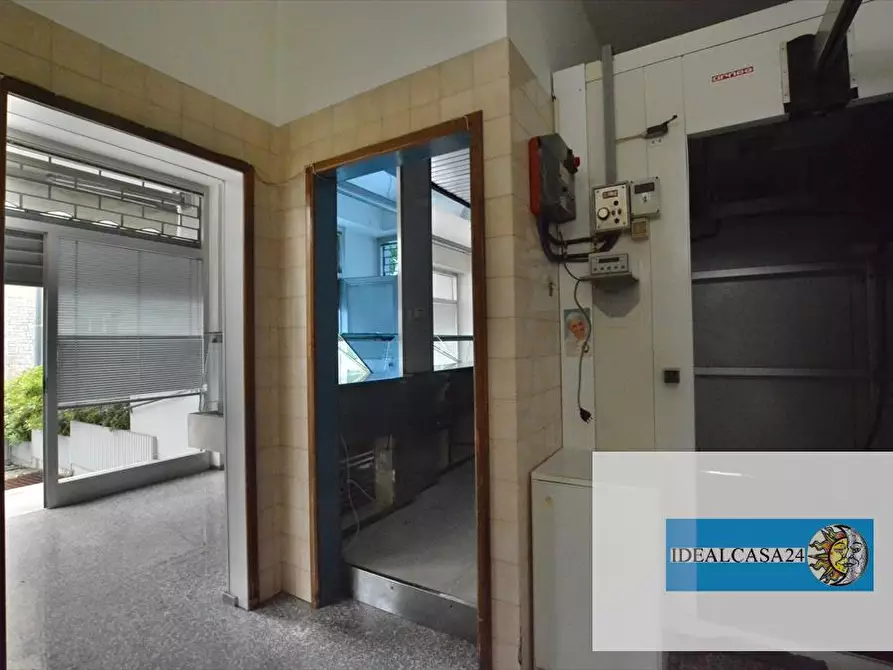 Immagine 19 di Locale residenziale in vendita  in macerata via Goffredo mameli 39 a Macerata