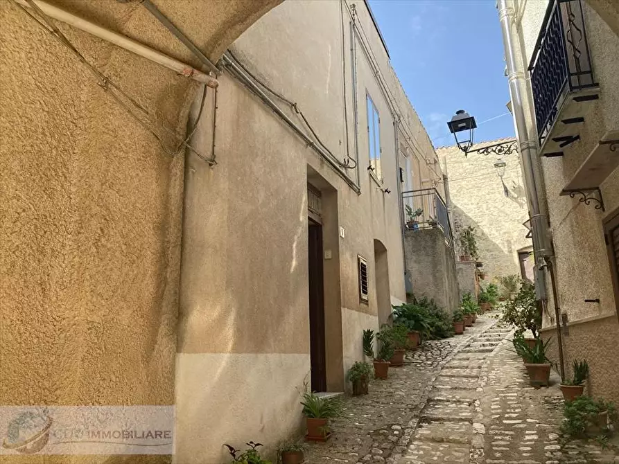 Immagine 3 di Casa indipendente in vendita  in Via Castello Cortile dei Greci  a Prizzi