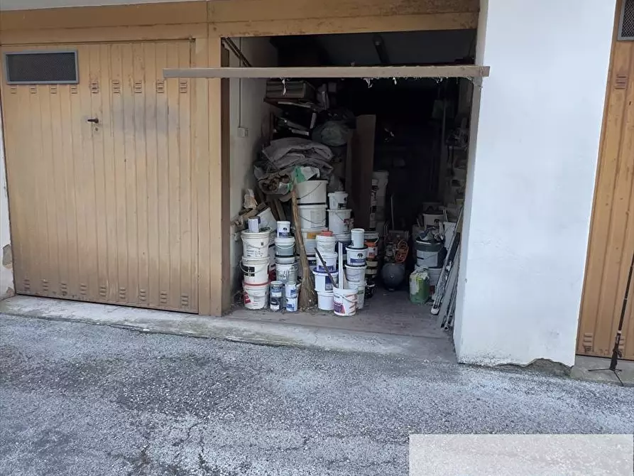 Immagine 5 di Garage in vendita  a Macerata