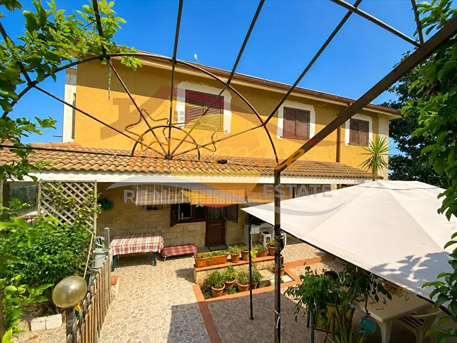 Immagine 1 di Villa in vendita  in via priamo a Siracusa