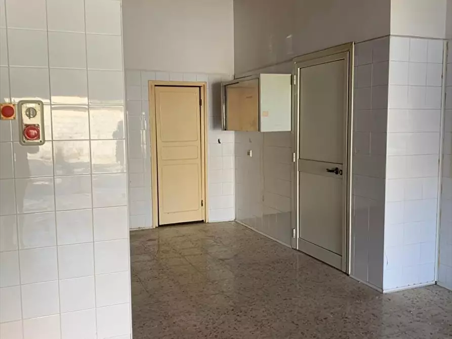 Immagine 3 di Locale commerciale in vendita  in Via Rosario Nicoletti a Lercara Friddi
