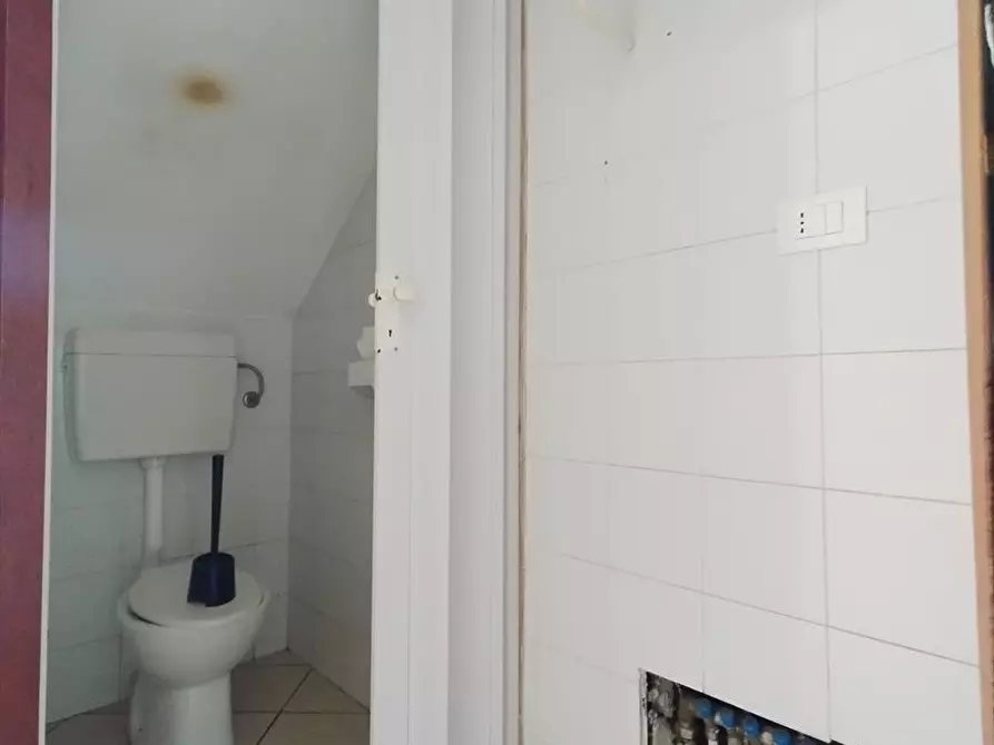 Immagine 5 di Locale commerciale in affitto  a Taurianova