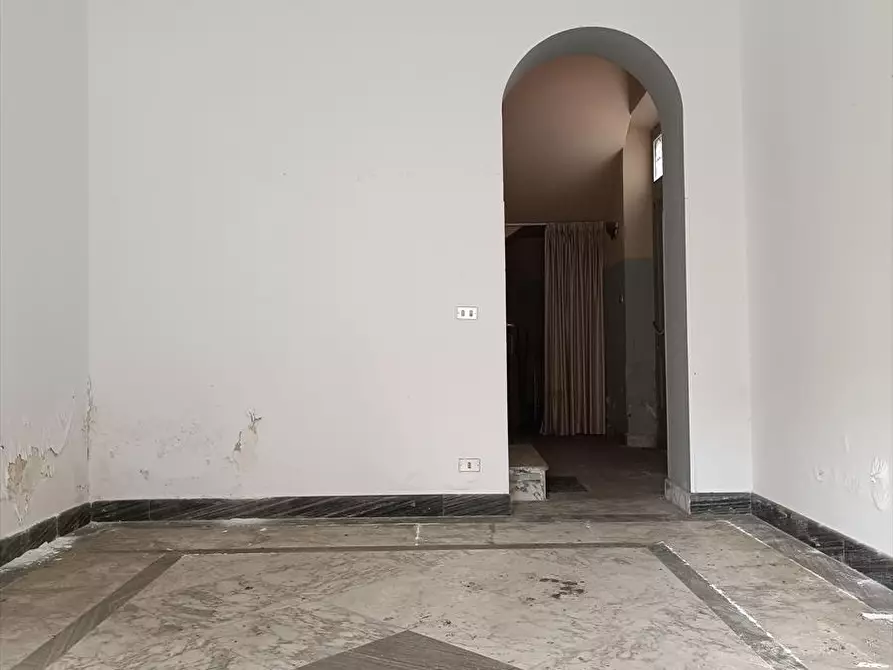 Immagine 18 di Locale commerciale in affitto  a Taurianova