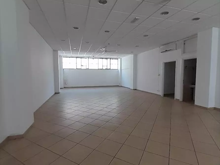 Immagine 3 di Locale commerciale in affitto  a Polistena