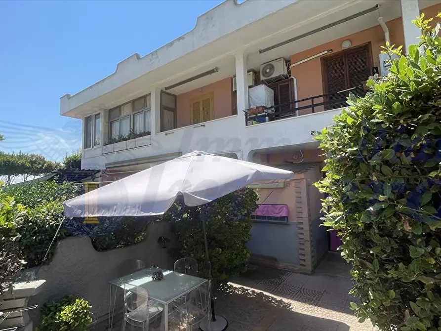 Immagine 1 di Villetta a schiera in vendita  in Viale Danimarca 145 a Pomezia