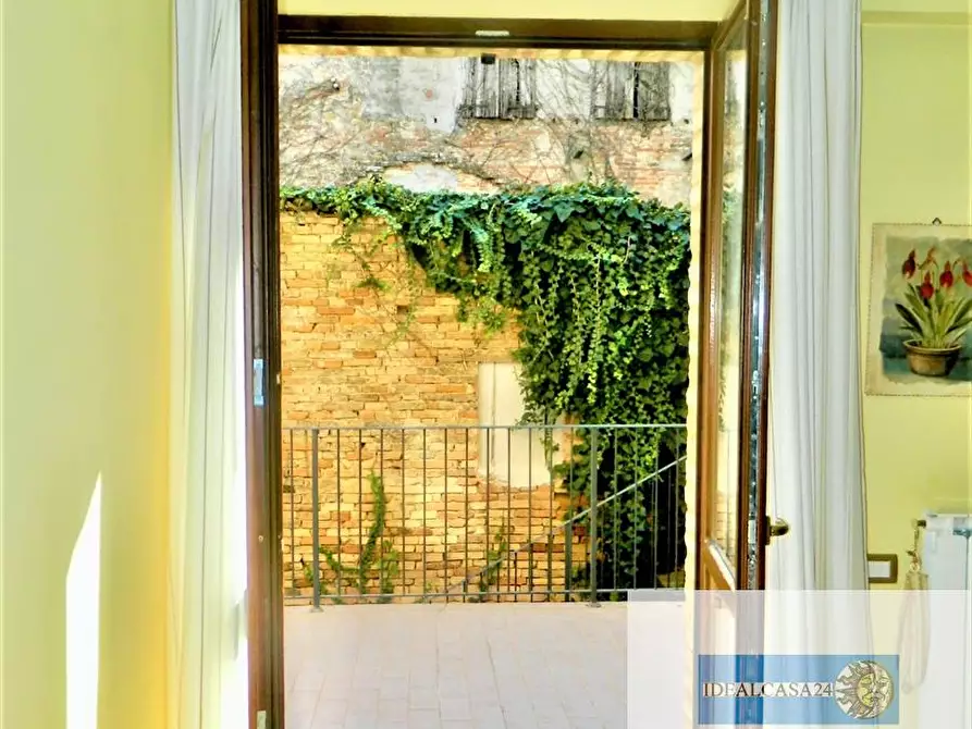 Immagine 19 di Appartamento in vendita  in Loro Piceno Via Regina Margherita n. 57 a Loro Piceno