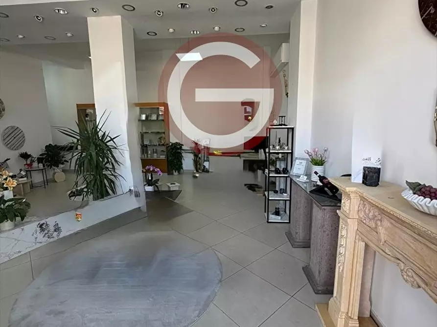 Immagine 5 di Locale commerciale in affitto  a Taurianova