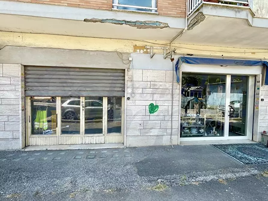 Immagine 1 di Locale commerciale in vendita  in Viale Danimarca 50 a Pomezia