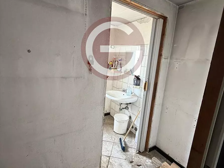 Immagine 8 di Locale commerciale in vendita  a Taurianova