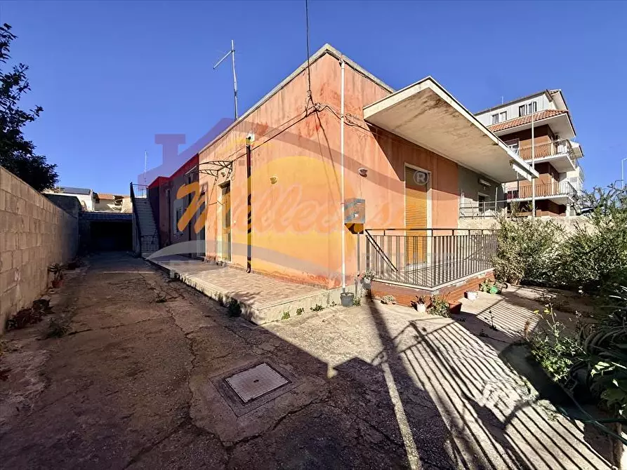 Immagine 1 di Villa in vendita  in VIA LUIGI MONTI a Siracusa