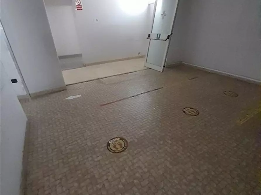 Immagine 8 di Attività commerciale in affitto  a Taurianova