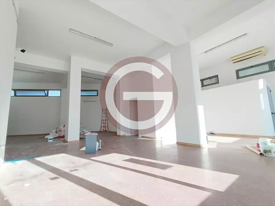 Immagine 17 di Locale commerciale in vendita  a Taurianova