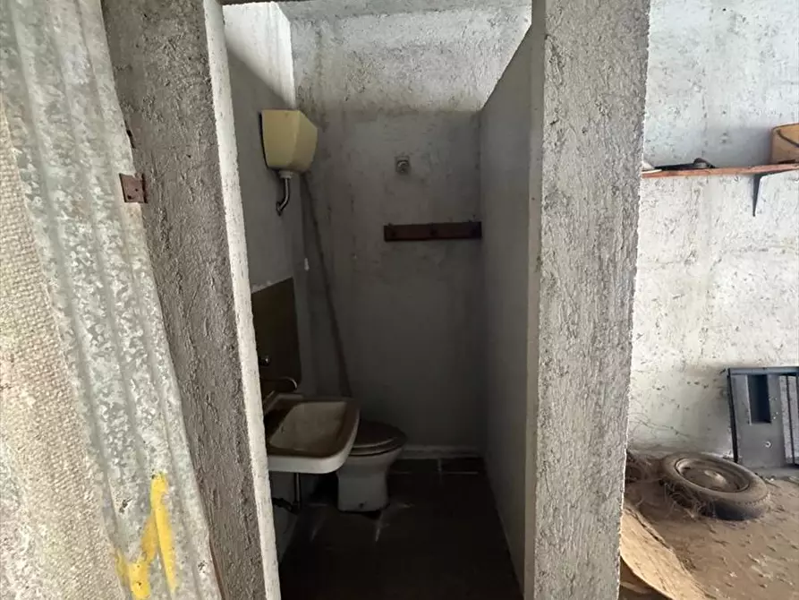 Immagine 5 di Garage in vendita  a Taurianova