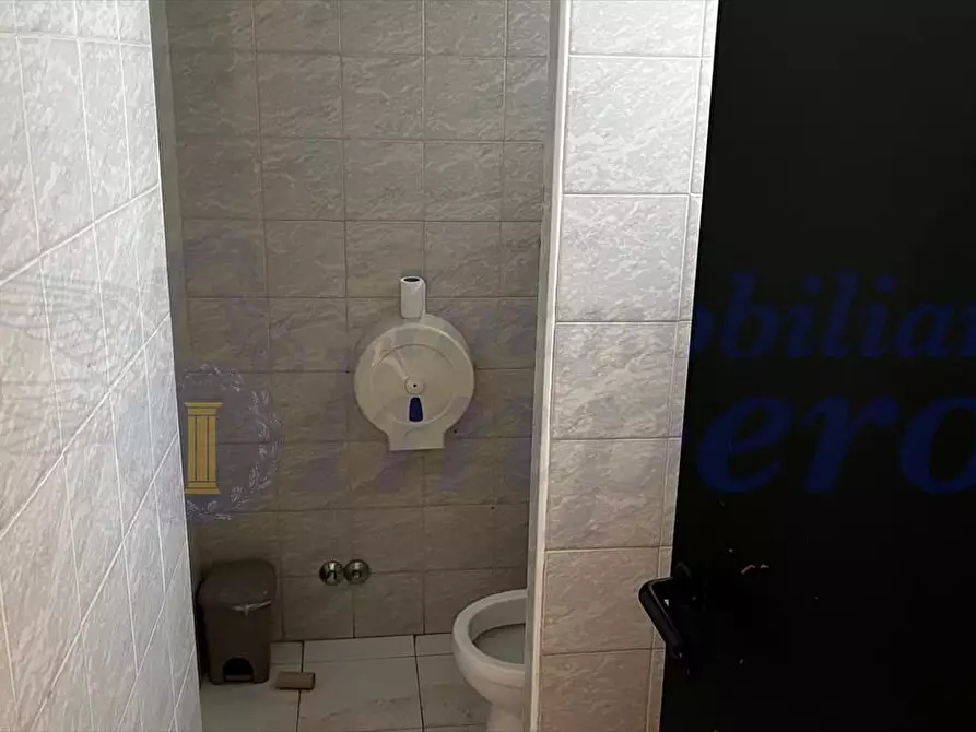 Immagine 29 di Locale commerciale in affitto  in Viale Danimarca 169 a Pomezia