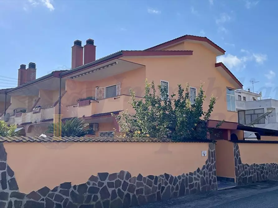 Immagine 1 di Villa in vendita  in Via Corleone n. 1 a Pomezia