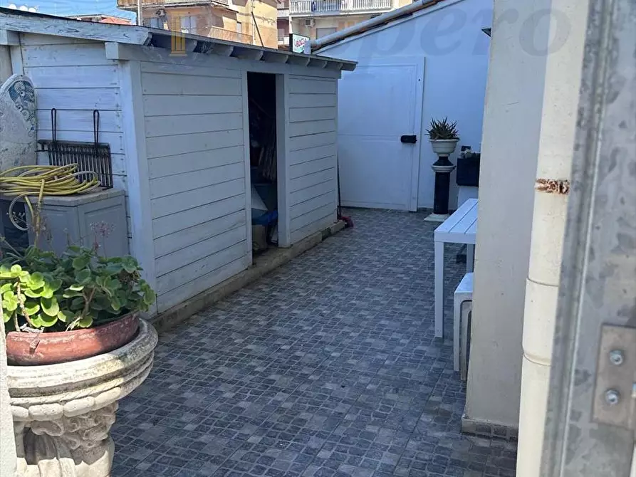 Immagine 3 di Appartamento in vendita  in Lungomare delle sirene 251 a Pomezia
