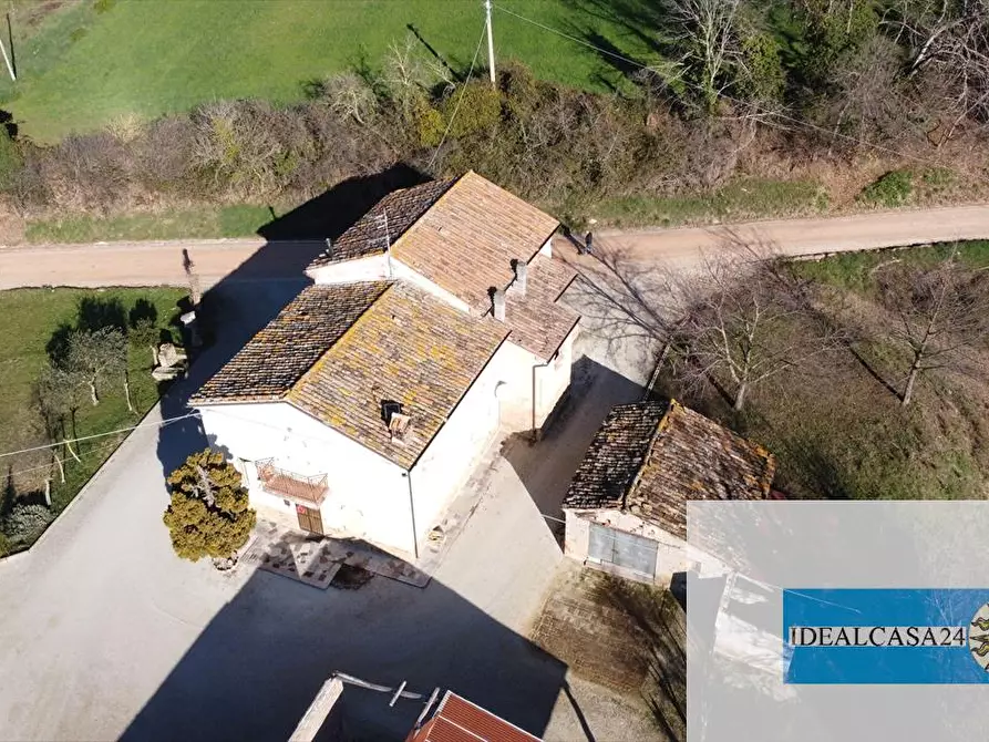 Immagine 1 di Casa indipendente in vendita  in camporotondo di fiastrone c.da colvenale n. 7  a Camporotondo Di Fiastrone