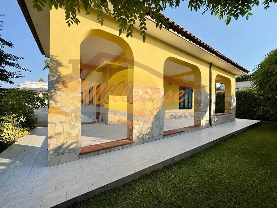 Immagine 1 di Villa in vendita  a Siracusa