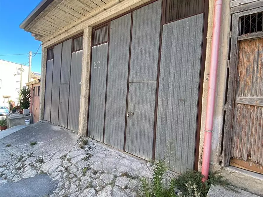 Immagine 2 di Garage in vendita  in Piersanti Mattarella a Lercara Friddi