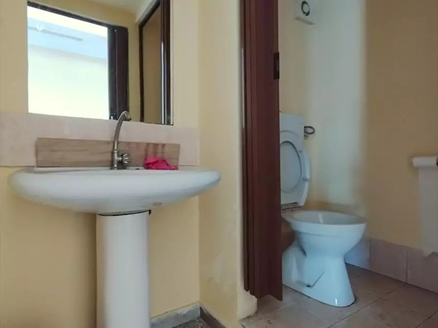 Immagine 3 di Locale commerciale in vendita  a Taurianova