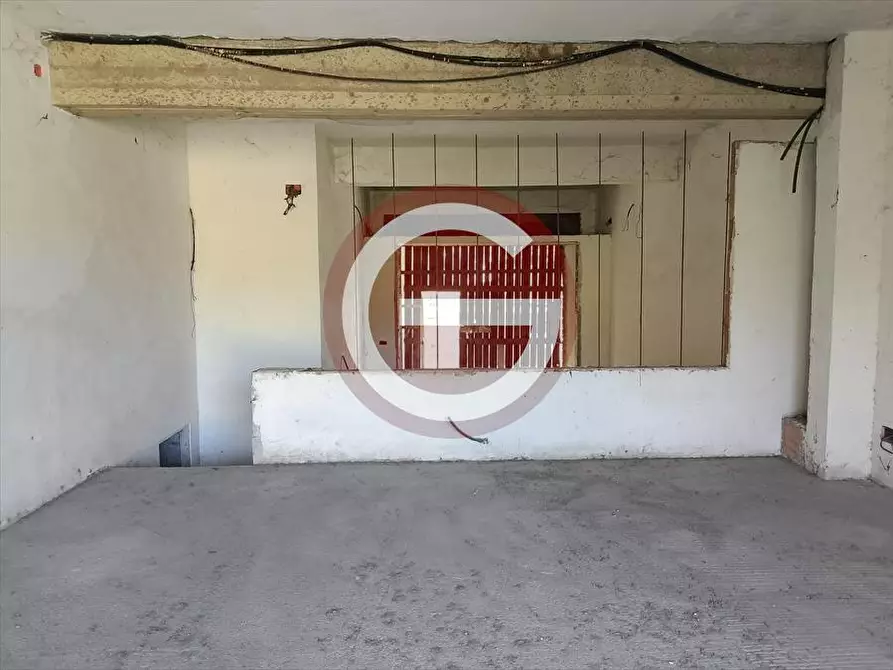 Immagine 7 di Locale commerciale in vendita  a Taurianova