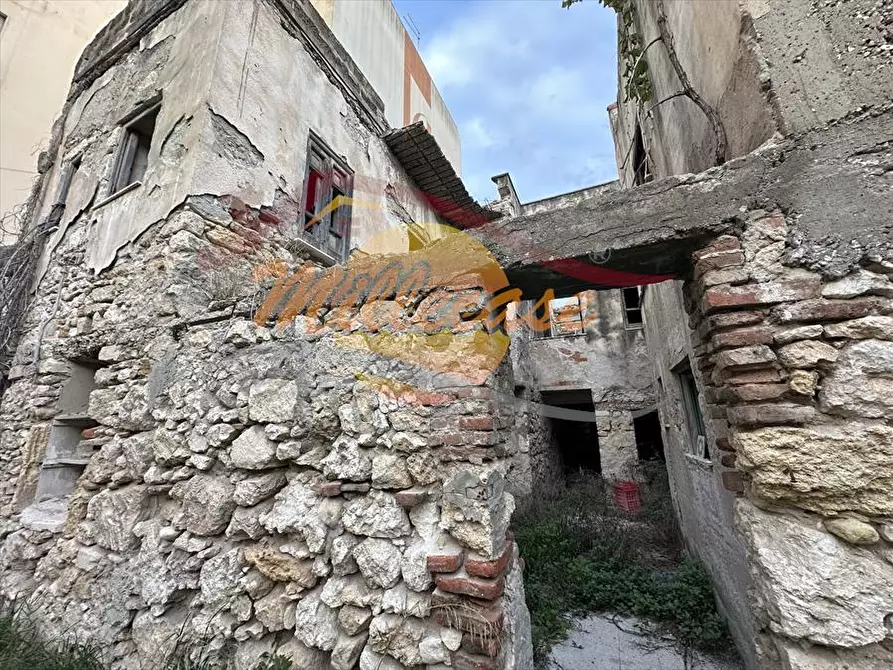 Immagine 21 di Palazzo in vendita  in via venezia a Siracusa