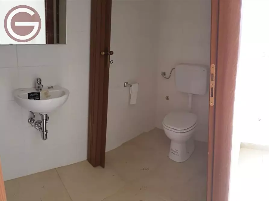 Immagine 7 di Locale commerciale in vendita  a Taurianova