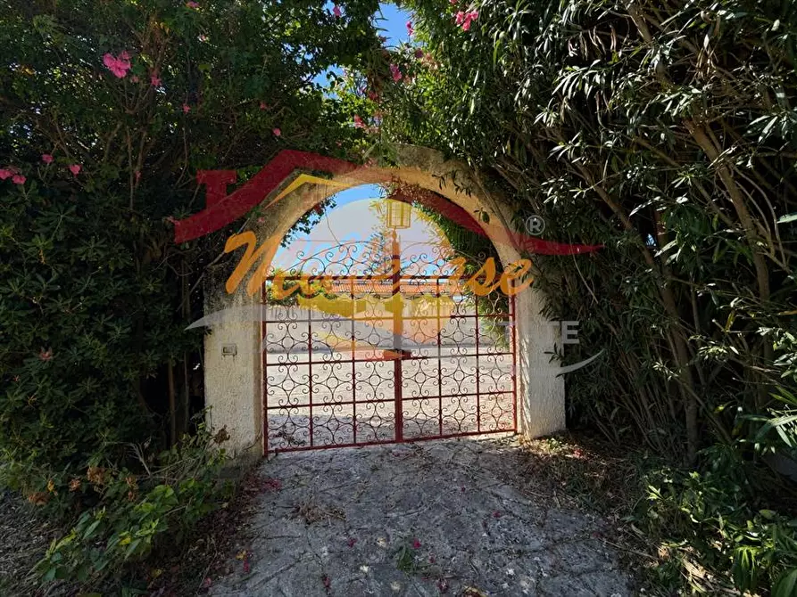 Immagine 1 di Villa in vendita  in viale dei lidi a Siracusa