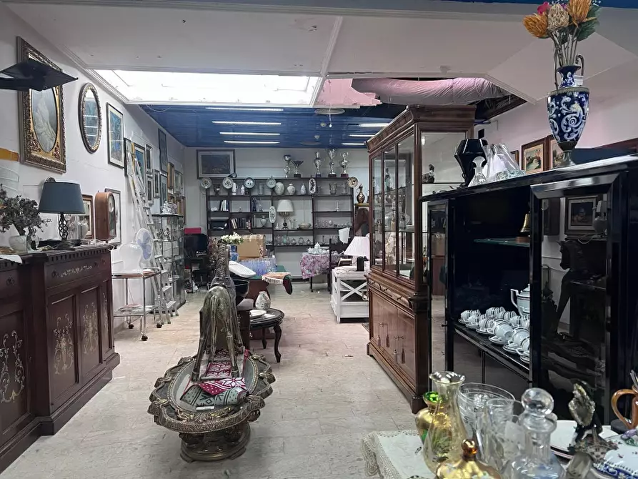 Immagine 4 di Negozio in affitto  in Via Andrea Chiaramonte a Palermo