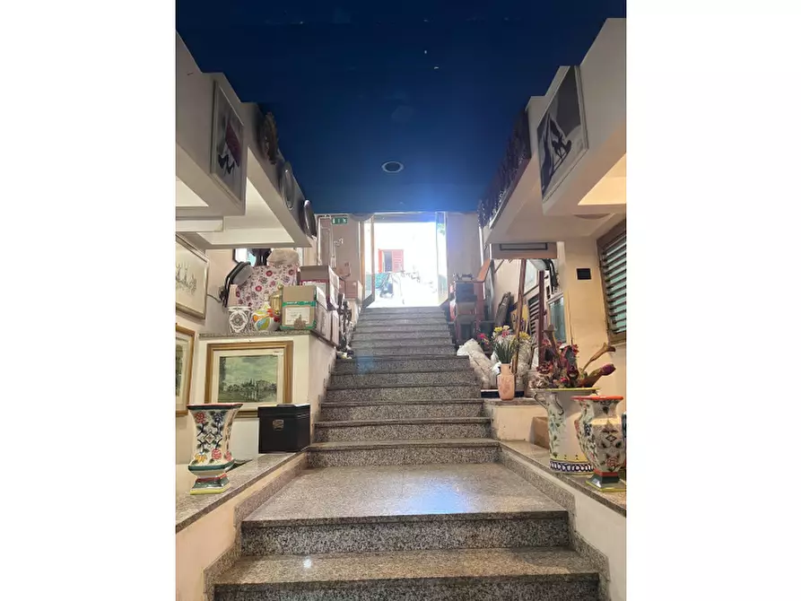 Immagine 5 di Negozio in affitto  in Via Andrea Chiaramonte a Palermo