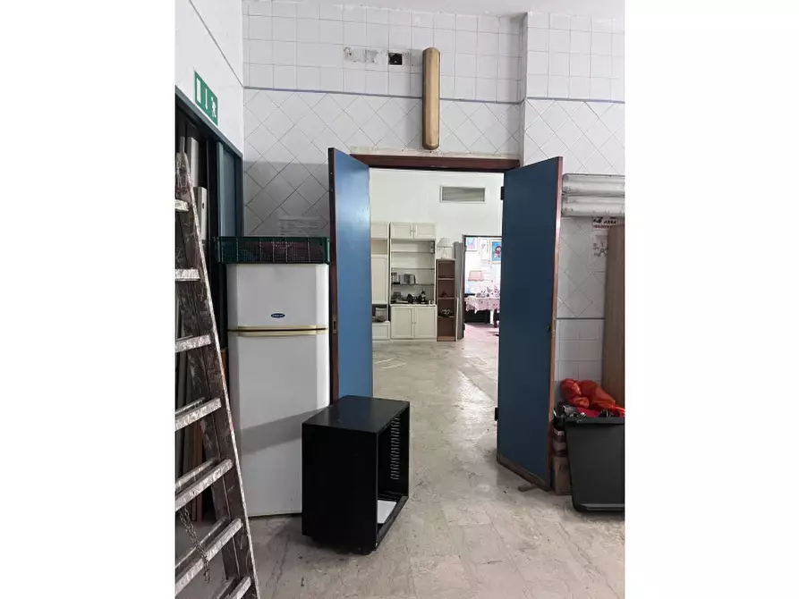 Immagine 8 di Negozio in affitto  in Via Andrea Chiaramonte a Palermo
