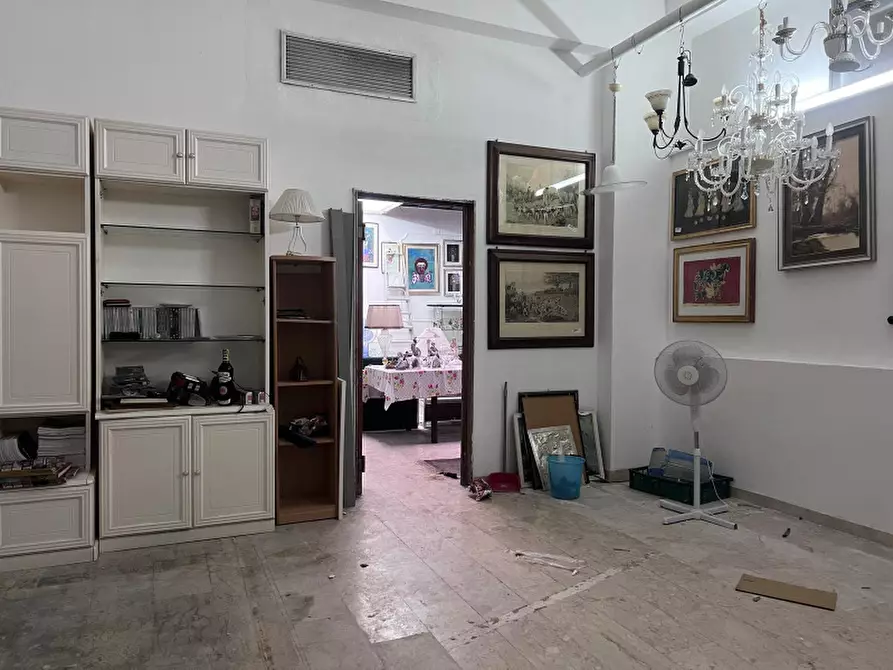 Immagine 9 di Negozio in affitto  in Via Andrea Chiaramonte a Palermo
