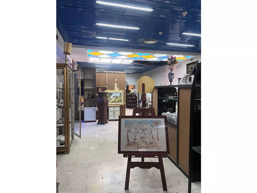 Immagine 11 di Negozio in affitto  in Via Andrea Chiaramonte a Palermo