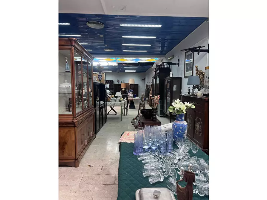Immagine 13 di Negozio in affitto  in Via Andrea Chiaramonte a Palermo