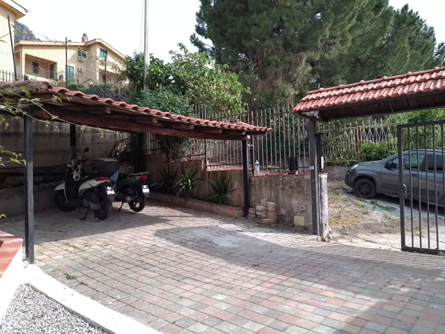 Immagine 3 di Villa in vendita  in Via G. Donizetti a Altofonte