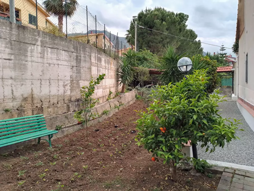 Immagine 9 di Villa in vendita  in Via G. Donizetti a Altofonte