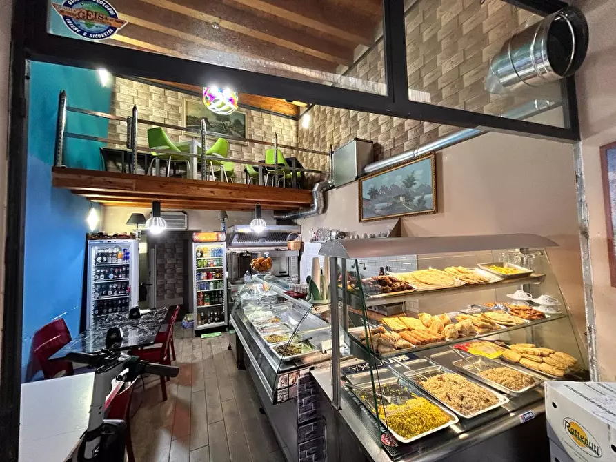 Immagine 12 di Negozio in vendita  in Via Divisi a Palermo