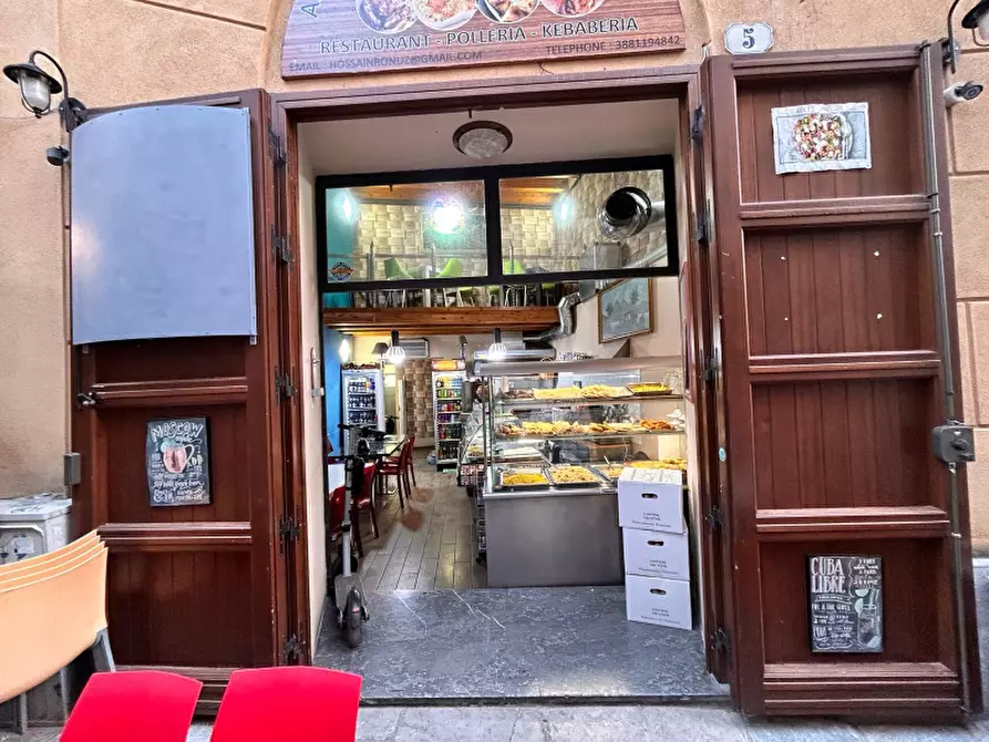 Immagine 1 di Negozio in vendita  in Via Divisi a Palermo