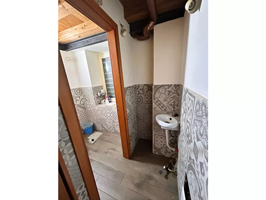 Immagine 16 di Negozio in vendita  in Via Divisi a Palermo