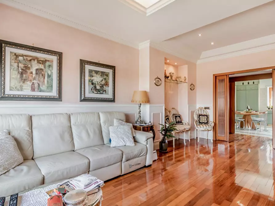 Immagine 4 di Appartamento in vendita  in Via Nicola Coviello a Roma