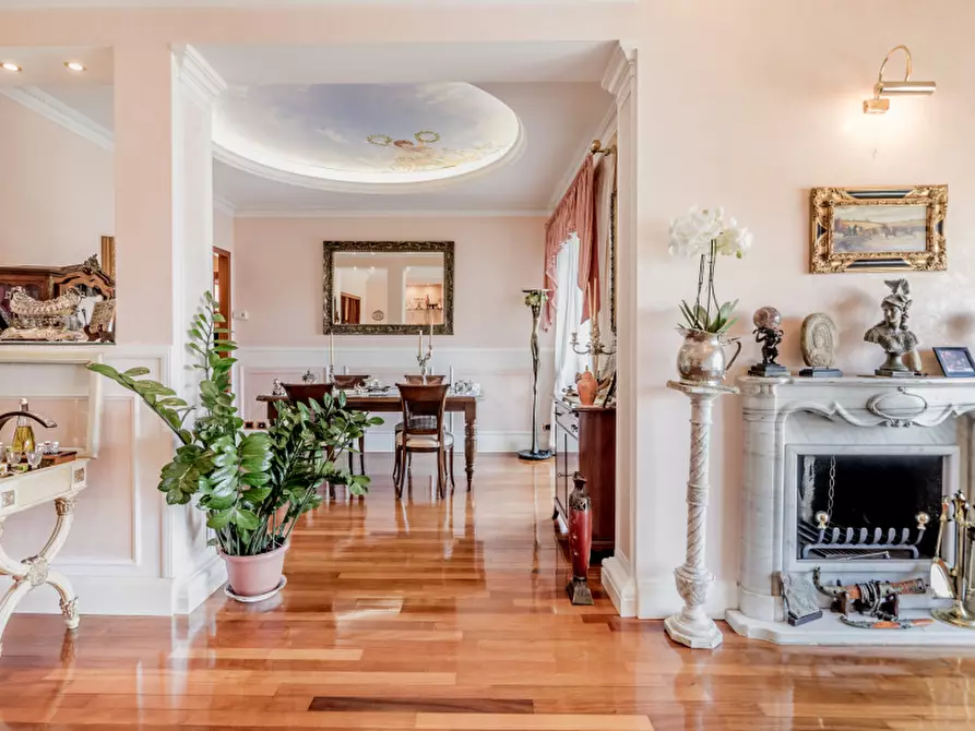 Immagine 5 di Appartamento in vendita  in Via Nicola Coviello a Roma