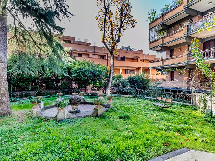 Immagine 23 di Appartamento in vendita  in Viale Cortina d'Ampezzo a Roma