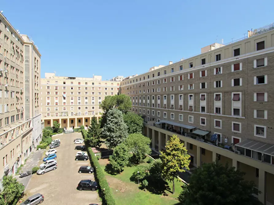 Immagine 1 di Appartamento in vendita  in Piazza dei Navigatori a Roma